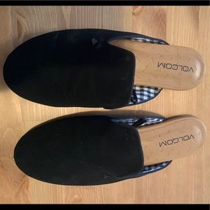 Black VOLCOM mules